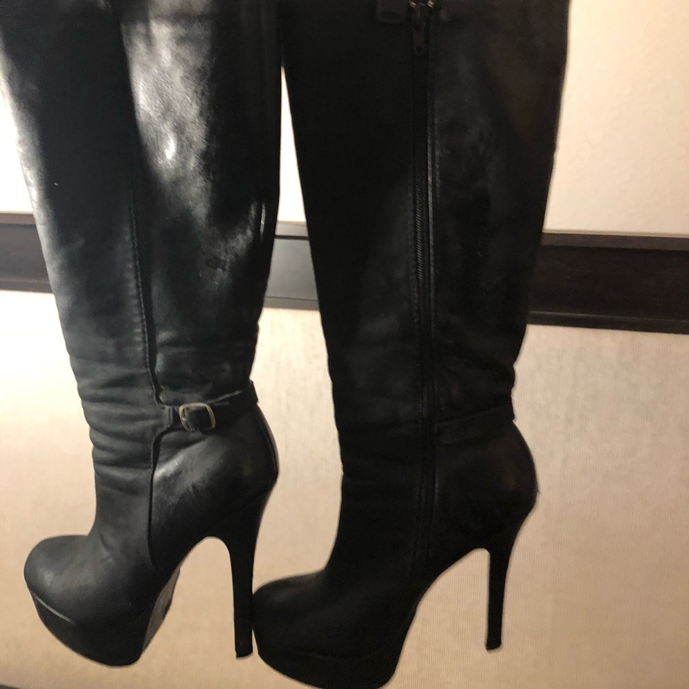 Black knee high boots w’ platform